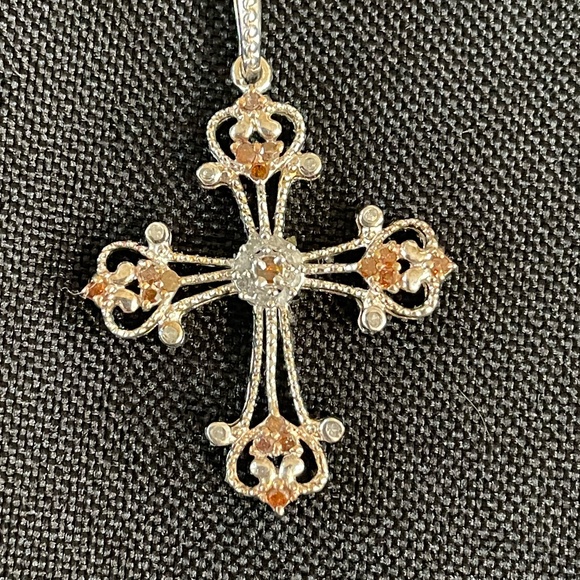 Silver New Beautiful Cross with Chain - Picture 2 of 3